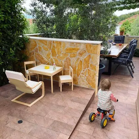 ヴィラ Mala - Pool - Jacuzzi - 5 Min. Zum トロギール