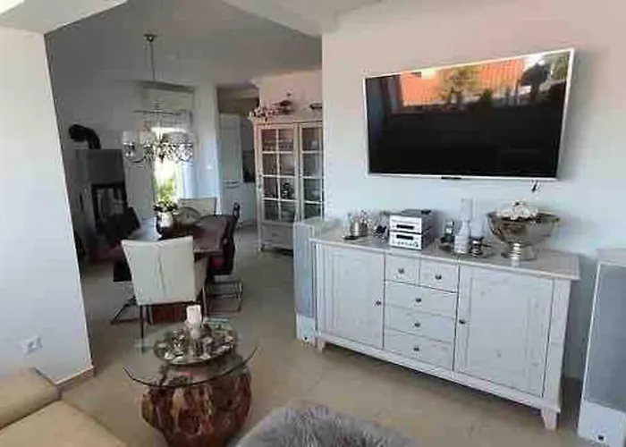 Mala - Pool - Jacuzzi - 5 Min. Zum Villa