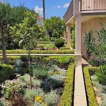 Mala - Pool - Jacuzzi - 5 Min. Zum *